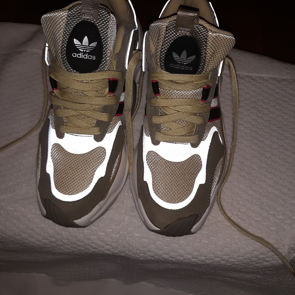 Ladies sneakers